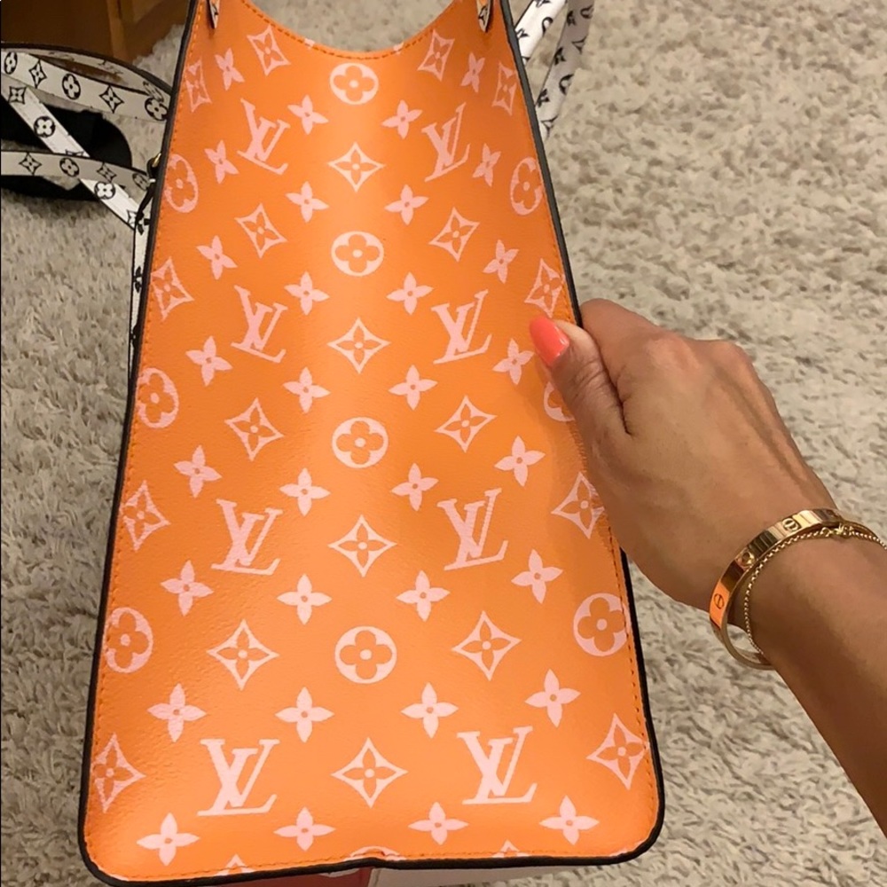 Louis Vuitton Giant Monogram - On The Go Tote - Picture 5 of 8
